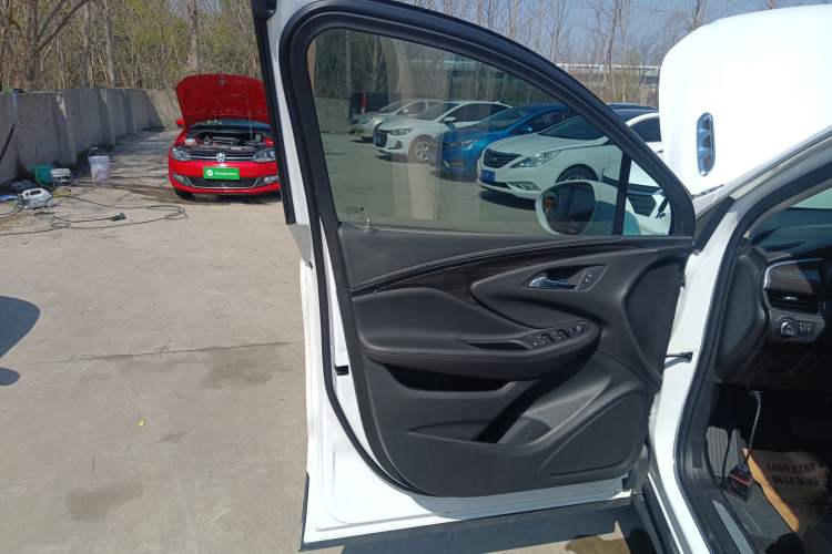 Used Buick Envision 2018 20T Two-Wheel-Drive Elite Model
