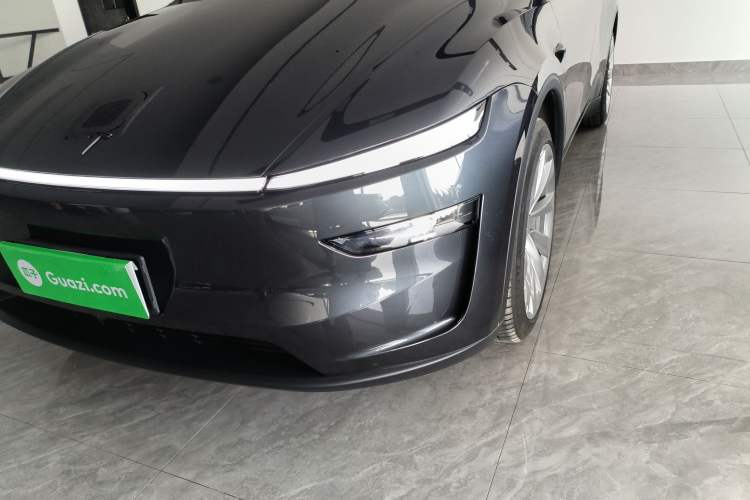 Used Tesla Model Y 2025 Long-Range All-Wheel-Drive Version
