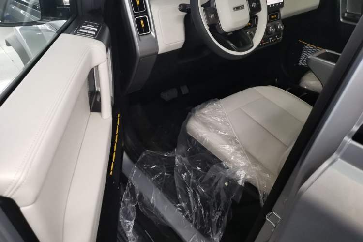 Used  V23 2025 401 Two-Wheel Drive Advanced Edition