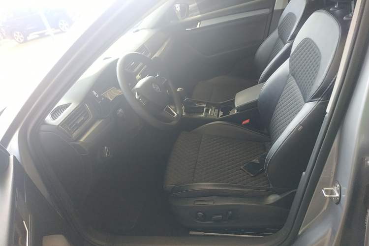 Used Skoda Superb 2016 TSI330 DSG Innovation Edition
