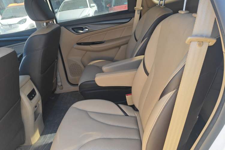 Used Baojun 730 2017 1.8L iAMT Prestige Version 7 Seats
