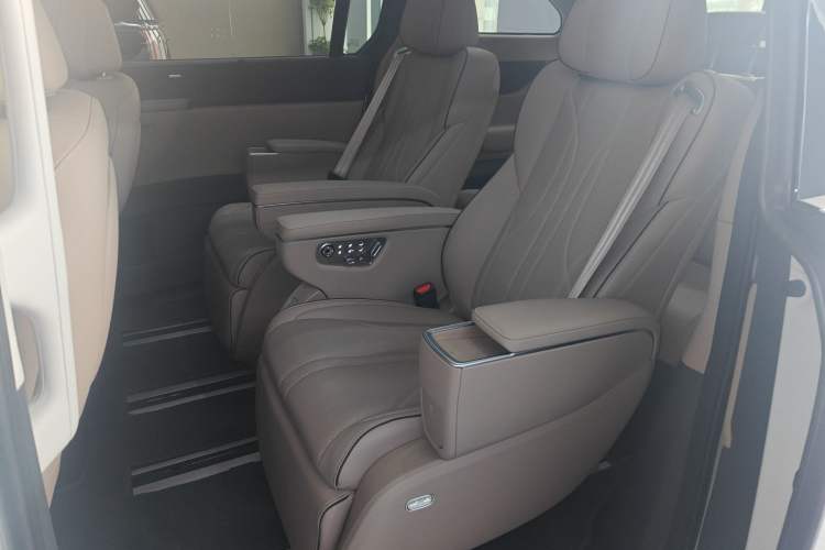 Used XPeng X9 2025 740 Ultra-Long Range Max
