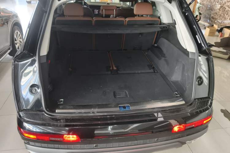 Used Audi Q7 2021 45 TFSI quattro S line Sport model