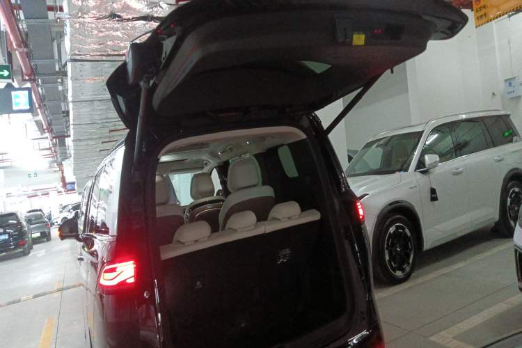 Used BYD Xia 2025 DM-i 1.5T 180km Excellence Model
