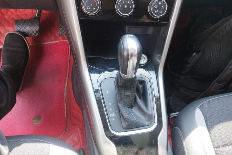 Used Volkswagen T-ROC 2019 230TSI DSG Two-Wheel-Drive Advanced Version China VI Standard
