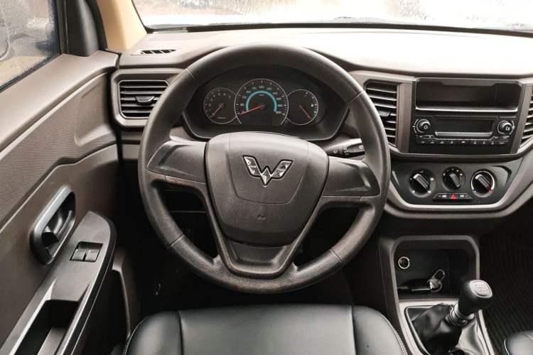 Used Wuling Hongguang V 2019 1.5L Enjoyment Version China VI LAR