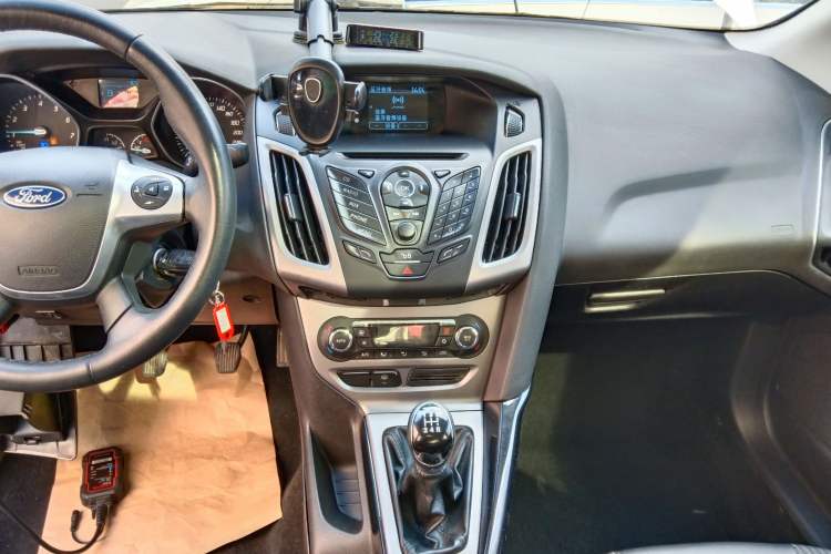 Used Ford Focus 2012 Sedan 1.6L Manual Fashion Edition
