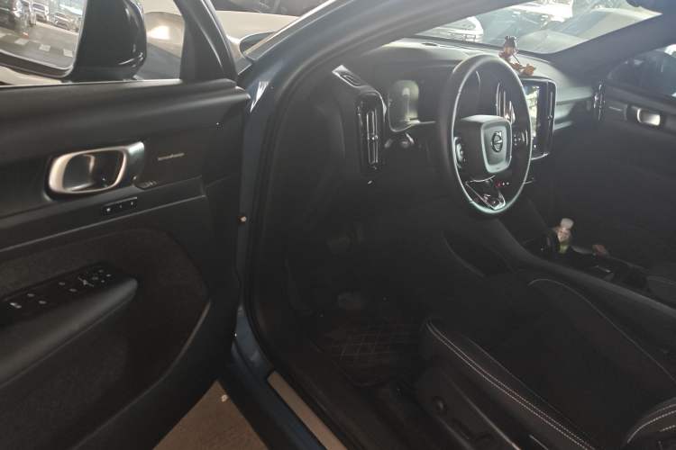 Used Volvo C40 2024 Long-Range PRO Version
