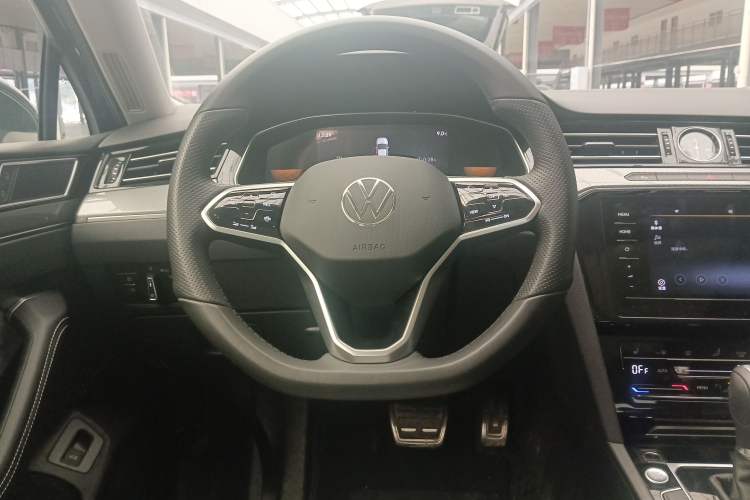 Used Volkswagen Magotan 2023 2 Million Units Limited Edition 330TSI DSG Leading Version
