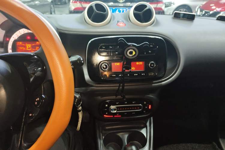 Used  forfour 2016 1.0L 52 kW Dynamic Edition
