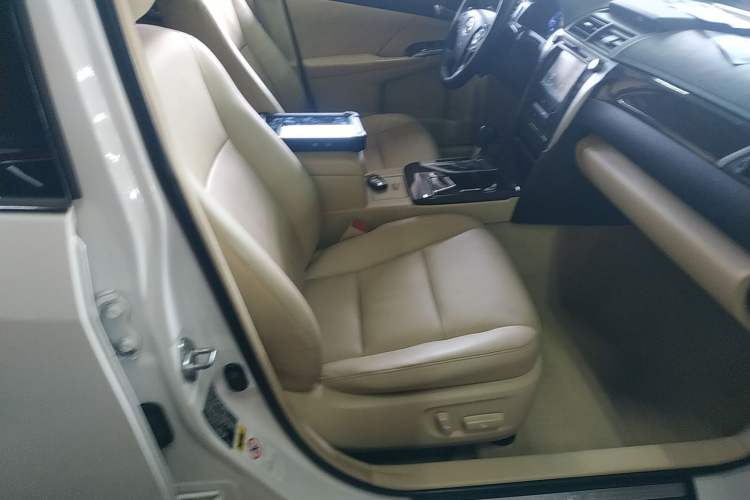 Used Toyota Camry 2015 Dual-Engine 2.5 HG Luxury Navigation Edition
