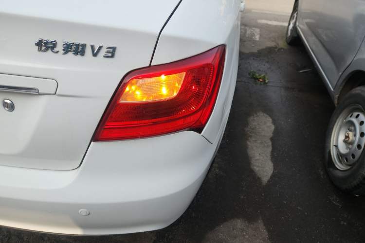 Used Changan Alsvin V3 2012 1.3L Manual Comfort Version China IV Standard
