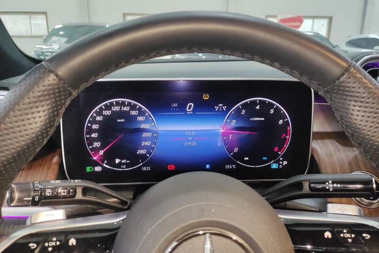 Used Mercedes-Benz GLC 2023 Refreshed GLC 300 L 4MATIC Dynamic Version 7-Seater
