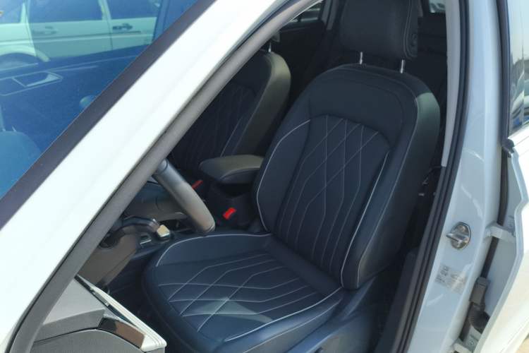 Used Volkswagen Tiguan L 2024 Outstanding Model 330TSI Automatic Two-Wheel Drive R-Line Dragon Glory Edition
