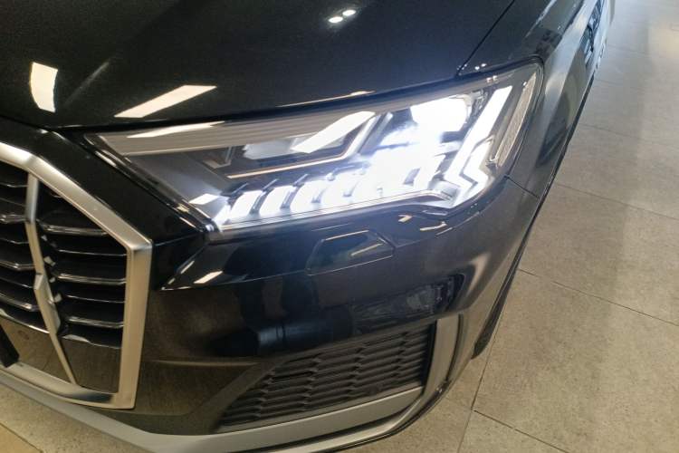 Used Audi Q7 2023 45 TFSI quattro S line Sport model
