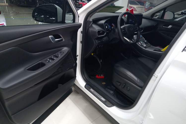 Used Hyundai Santa Fe 2023 Traveler 380T GDi Automatic Two-Wheel Drive GLX Elite Edition
