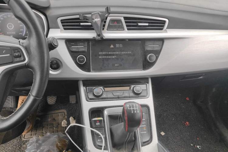 Used Geely Auto Emgrand X7 Sport 2016 2.0L Manual Smart Connect Version
