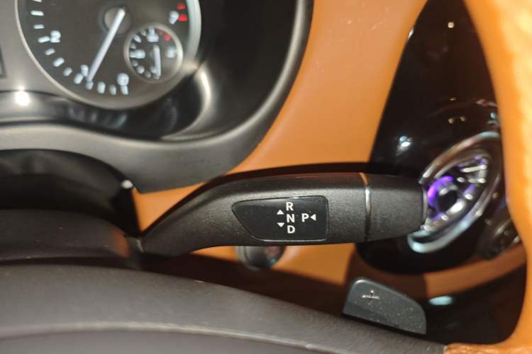 Used Mercedes-Benz Vito 2023 2.0T Elite Version 7 Seats
