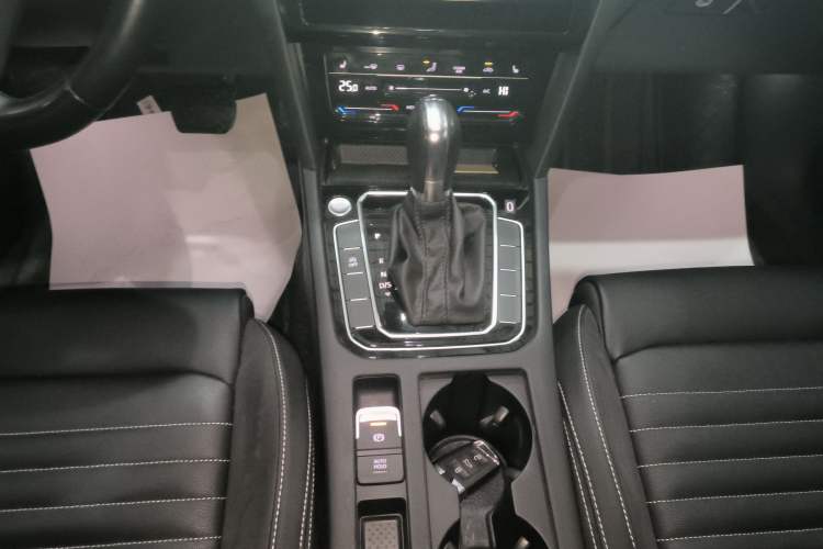 Used Volkswagen Magotan 2020 330TSI DSG Leading Model
