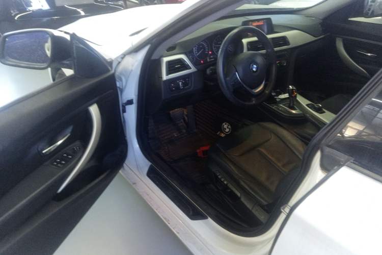 Used BMW 3 Series GT 2013 320i Leading Model