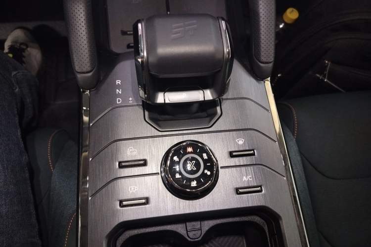 Used Jetour Traveler 2023 2.0T All-Wheel-Drive CrossPRO
