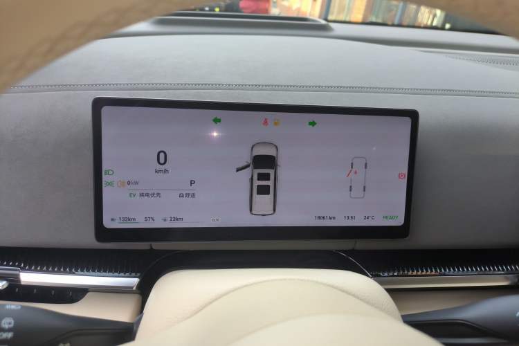 Used VOYAH Dream 2025 PHEV Four-Wheel Drive Prestige Kunpeng Edition