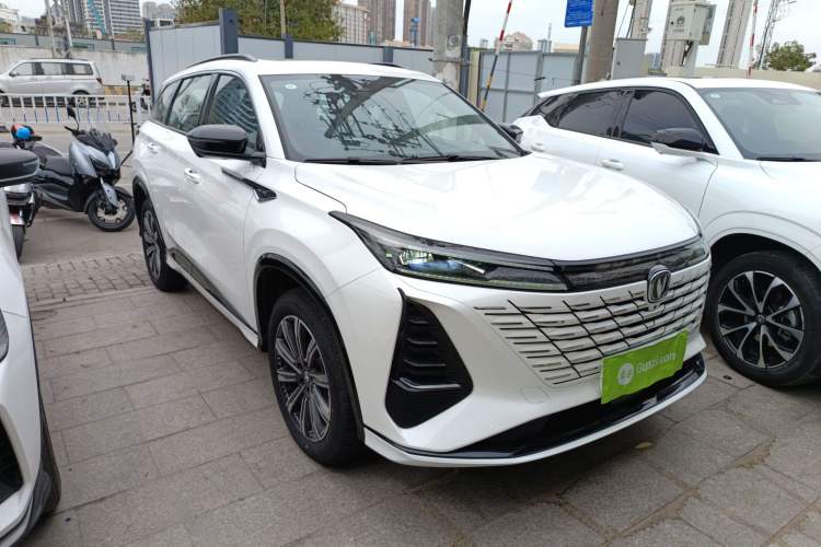 Used Changan CS75 PLUS 2024 3rd Generation Champion Edition 1.5T Intelligent Drive Dynamic Model
