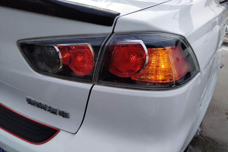 Used Mitsubishi Lancer EX 2016 1.8L CVT Black-and-White Retro Edition