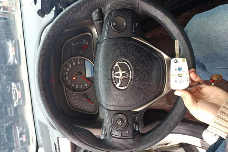 Used Toyota RAV4 2015 2.0L CVT Two-Wheel Drive Fashion Edition