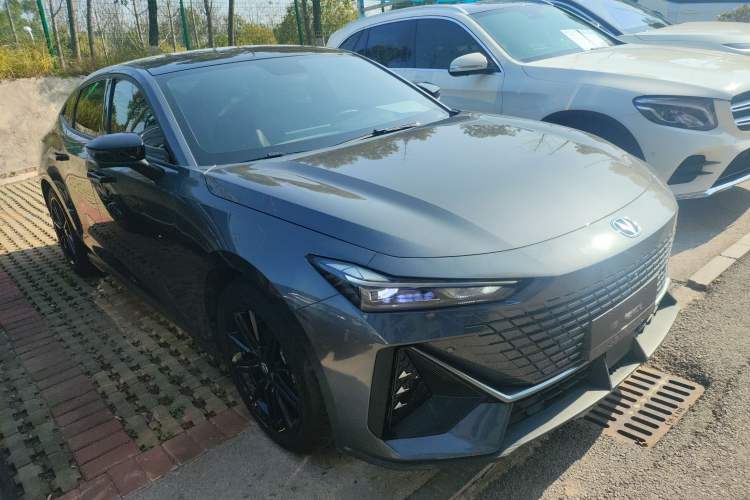 Used Changan UNI-V 2022 1.5T Prestige Version