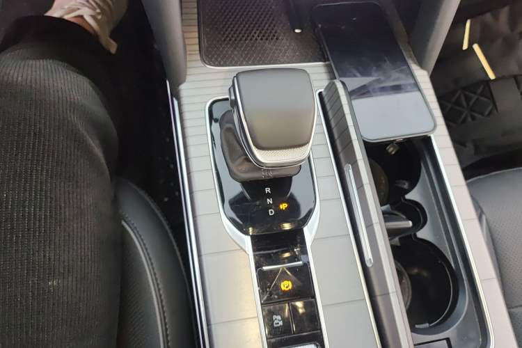 Used Hongqi HS7 PHEV 2024 2.0T PHEV Four-Wheel Drive Flagship Edition 6 Seats
