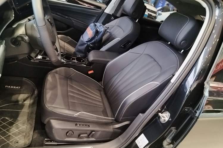 Used Volkswagen Passat 2024 380TSI Dragon Glory Edition
