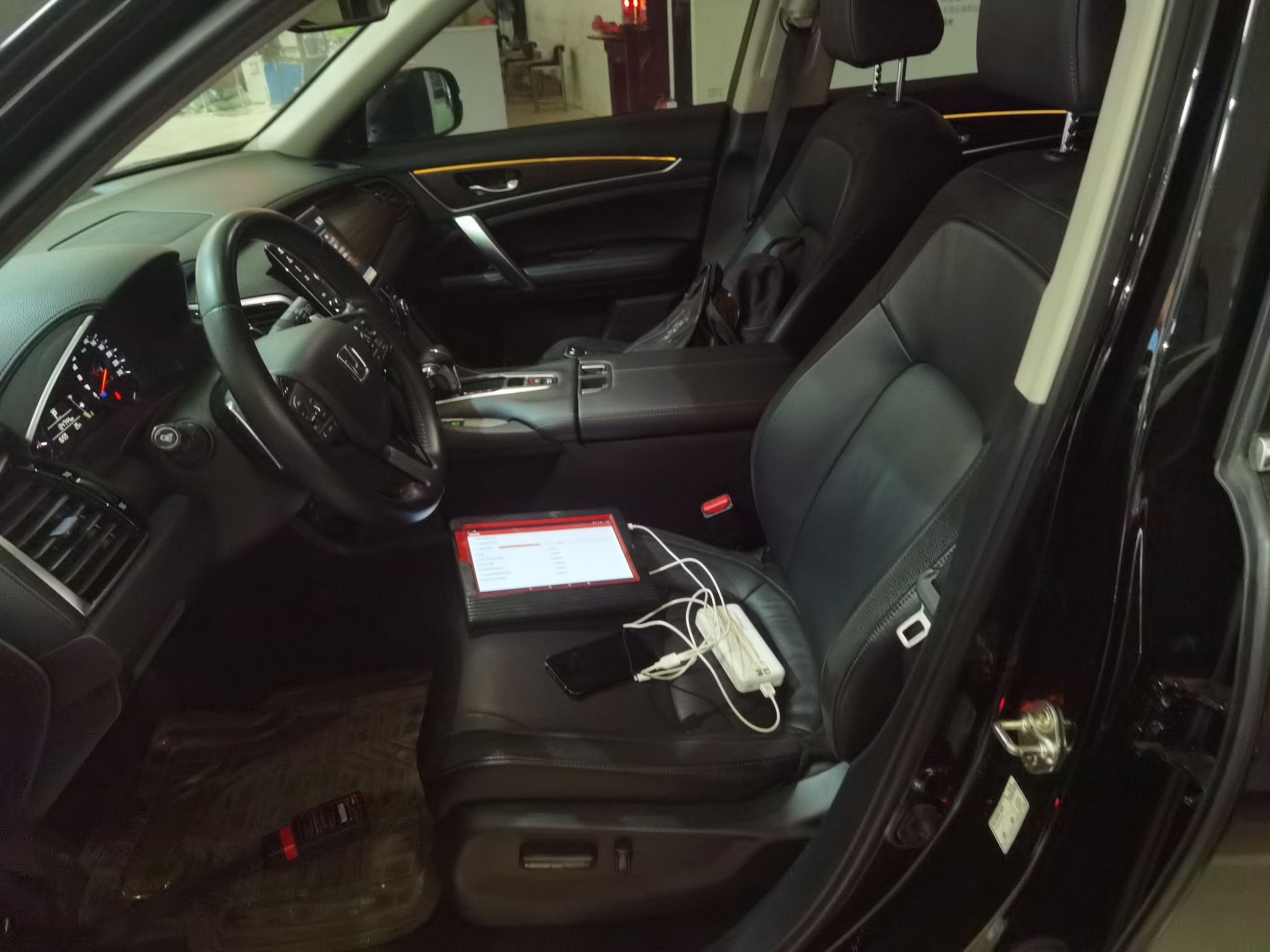 المقاعد الأمامية داخل السيارة