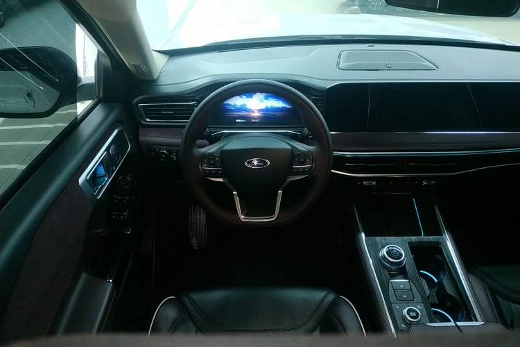 Used Ford Explorer 2023 EcoBoost 285 Four-Wheel Drive Titanium Edition 6 Seats