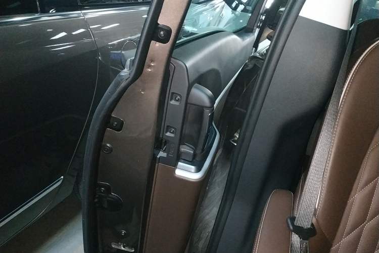 Used Buick GL8 2022 Land Business Class 652T Luxury Model
