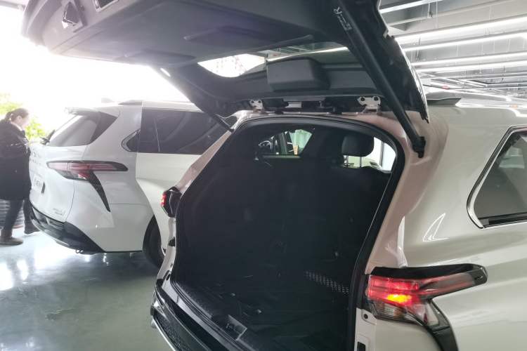 Used Toyota Granvia 2024 2.5L Hybrid Prestige PLUS Edition