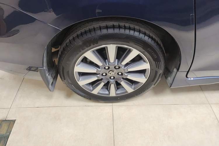 Used Toyota Sienna 2019 3.5L Two-Wheel Drive LE Trim 7 Seats U.S. Specification
