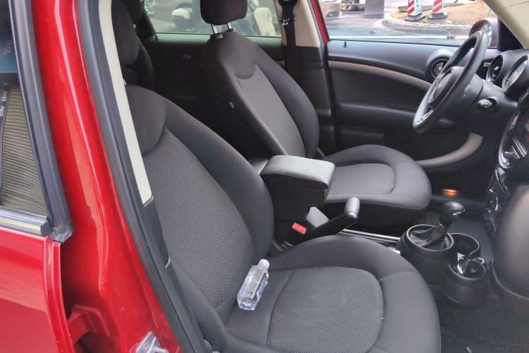 Used  Countryman 2011 1.6L ONE
