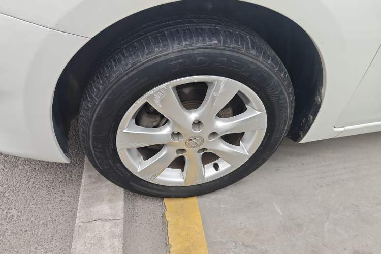 Used Nissan Tiida 2011 1.6L Manual Comfort Version
