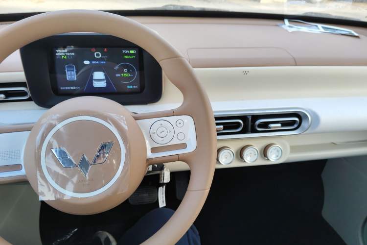 Used Wuling Hongguang MINIEV 2024 3rd Generation 215km Youth Edition
