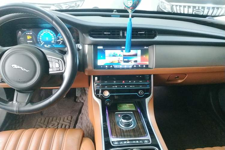 Used Jaguar XFL 2017 XFL 2.0T 240PS Premium Edition
