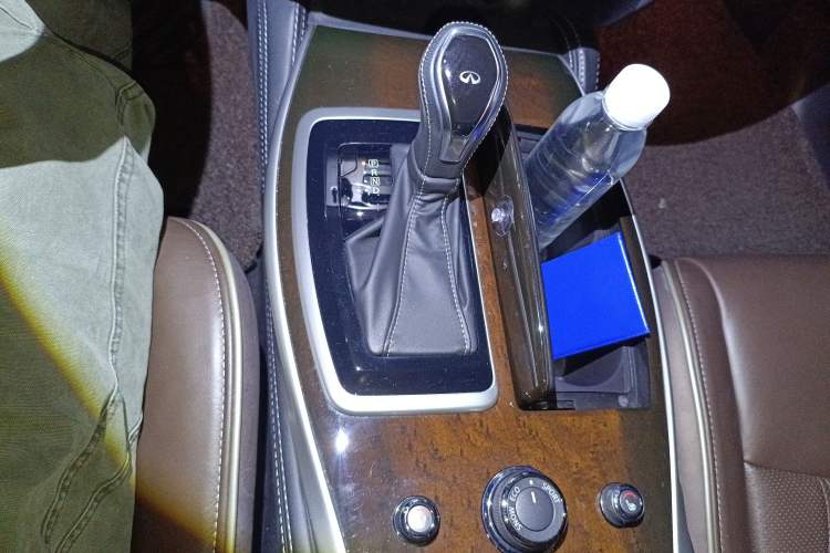 Used Infiniti QX60 (Import) 2016 2.5 S/C Hybrid Two-Wheel-Drive Excellence Edition China V Standard
