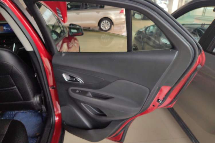 Used Buick Encore 2015 1.4T Automatic Two-Wheel Drive Urban Elite Version
