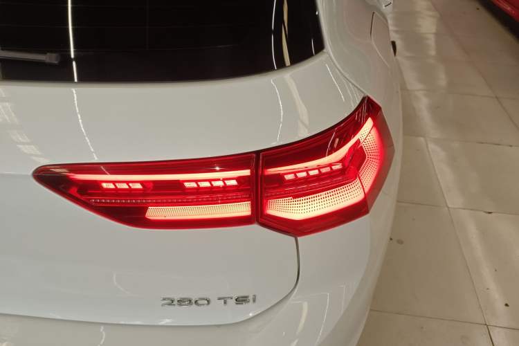 Used Volkswagen Golf 2023 Facelift 280TSI DSG R-Line Lite