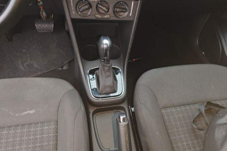 Used Volkswagen Polo 2016 1.6L Automatic Comfort Model