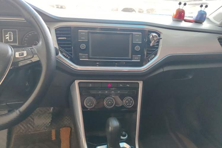 Used Volkswagen T-ROC 2018 230TSI DSG Two-Wheel Drive Advanced Version China V Standard
