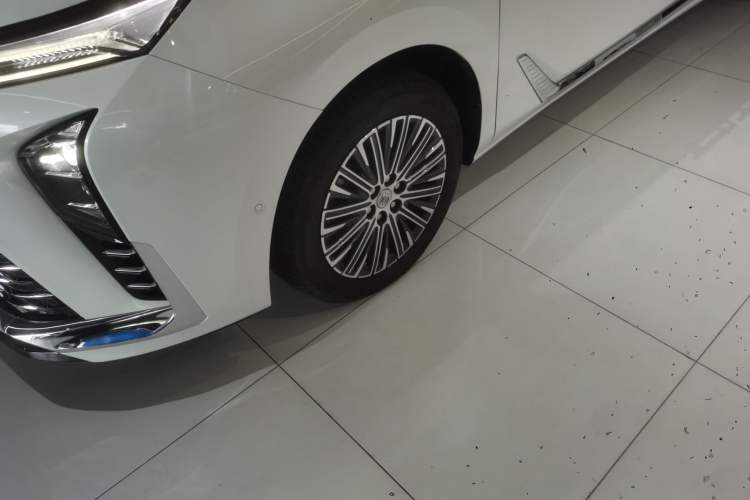 Used Buick GL8 New Energy 2024 Lu Zun Luxury Edition 7-Seater
