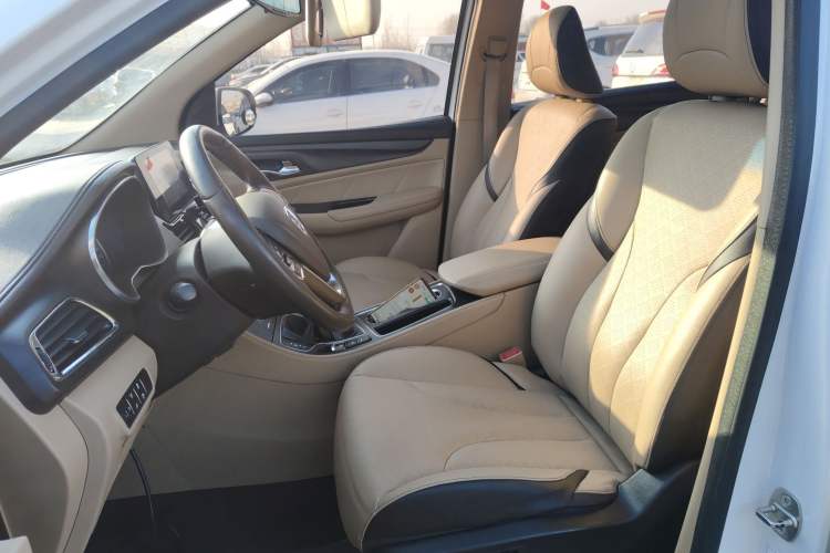 Used Baojun 730 2017 1.5T Manual Prestige Version 7 Seats