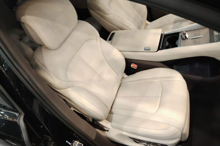 Used Denza N9 2025 Flagship Model
