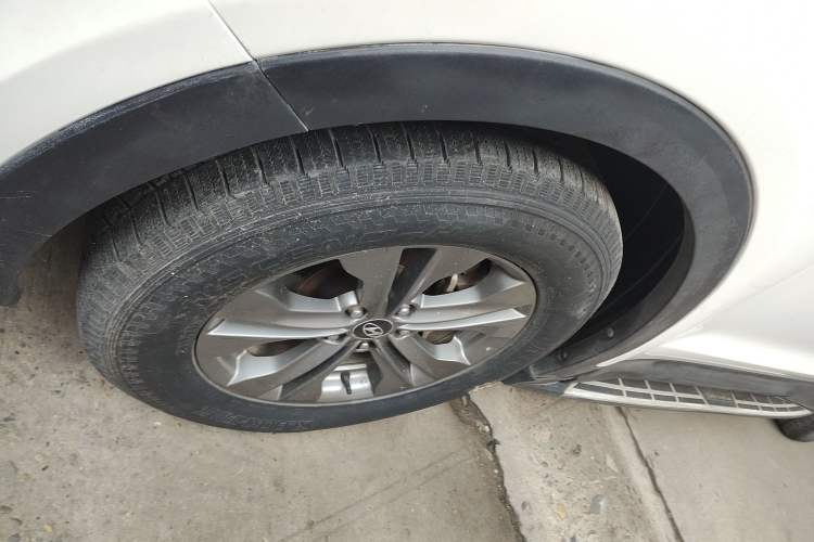 Used Hyundai Santa Fe 2013 2.4L Automatic 4x4 Smart Version
